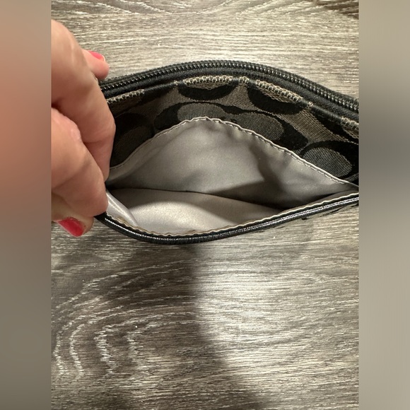 COACH signature Small Black/Grey Wristlet - Picture 3 of 6